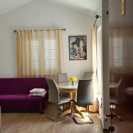 Rupe Apartment *